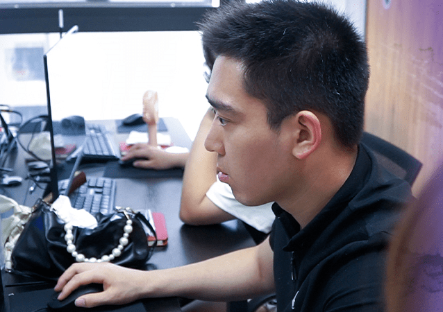 力求每一次作业的完美,王志宇每节课后都加班加点做镜头,时常把工程