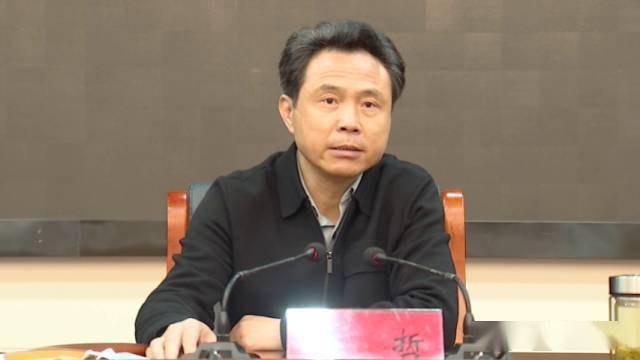 3月14日,在收听收看全省,全市防汛工作电视电话会议后,县委书记周哲