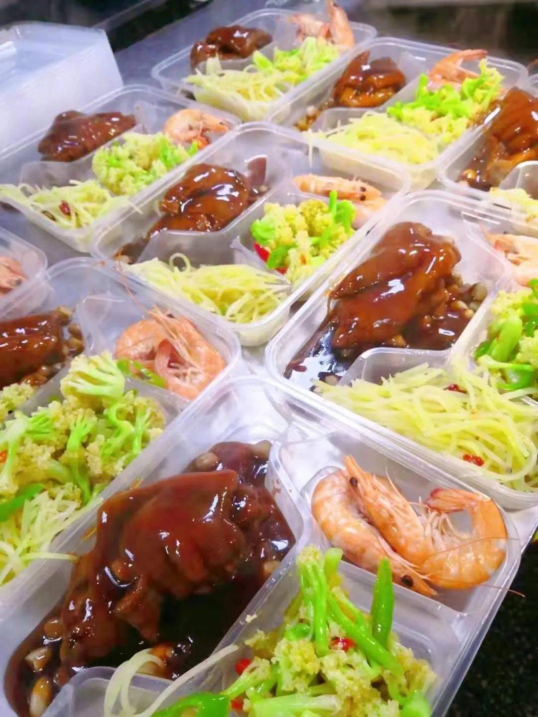 哈铁江上俱乐部可订盒饭