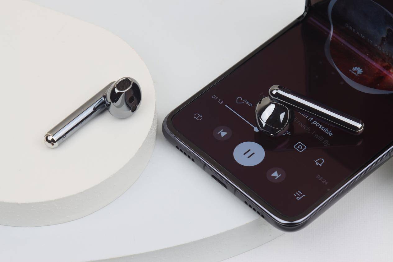 华为 FreeBuds 4E 发布：鸿蒙连接新体验，演绎花式耳机使用方法