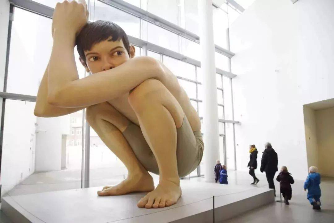 Mueck|超震撼的写实人体！真实到毛骨悚然，放大10倍都耐看：细节里藏着魔鬼···