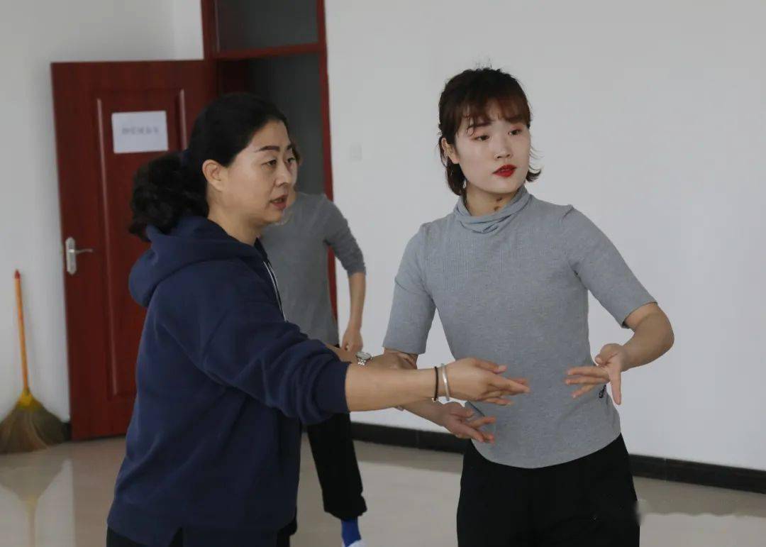 抗疫情"艺"起来长治市上党梆子剧团大练功_李慧琴_防护_排练厅