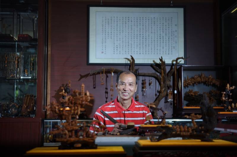 传统|别人搞金融我要做榄雕！广州非遗新生代让榄雕变身网红好物