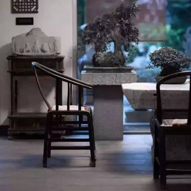 一室，一案几，古鼎焚香，中式风雅_人间_汲石涧_席茶