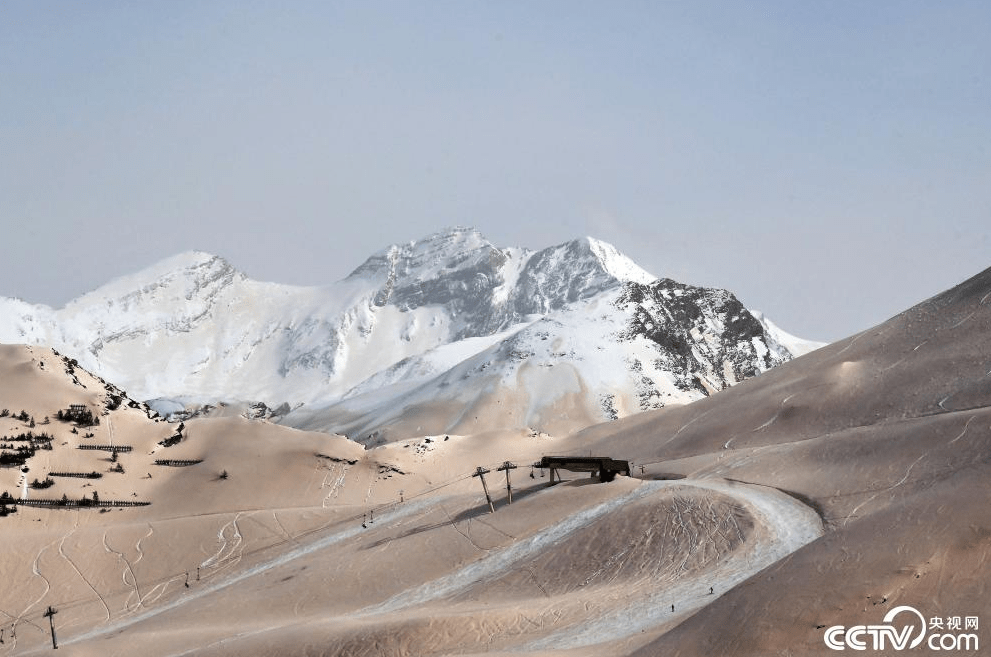 雪山|法国遭遇沙尘暴 滑雪胜地被沙尘覆盖
