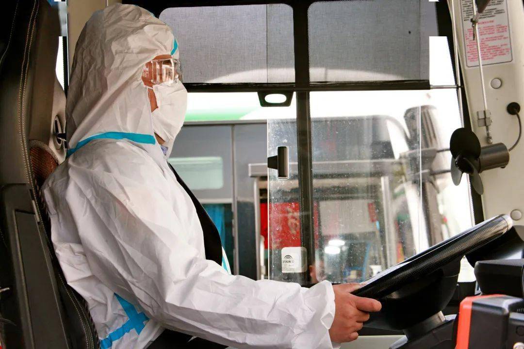 战疫在一线湖州公交抗疫三剑客