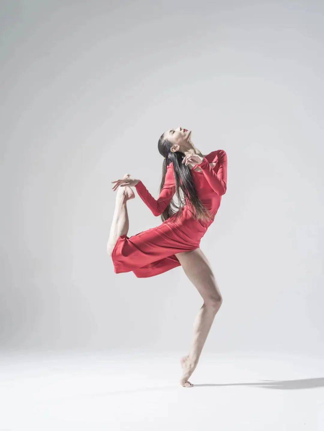 周丽君在参加舞蹈节目《中国好舞蹈》中,为评委和观众带来了《彩云