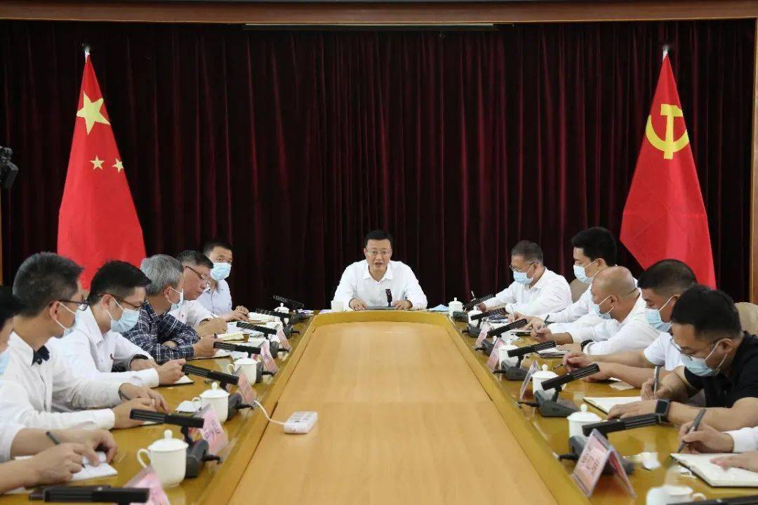 区委书记许广圻一行先后来到峡山街道陇美村,陈禾陂村,详细了解疫苗