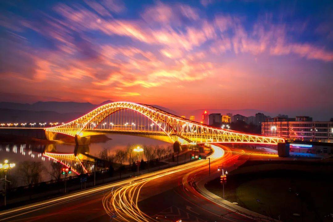 永靖半城山色半城湖