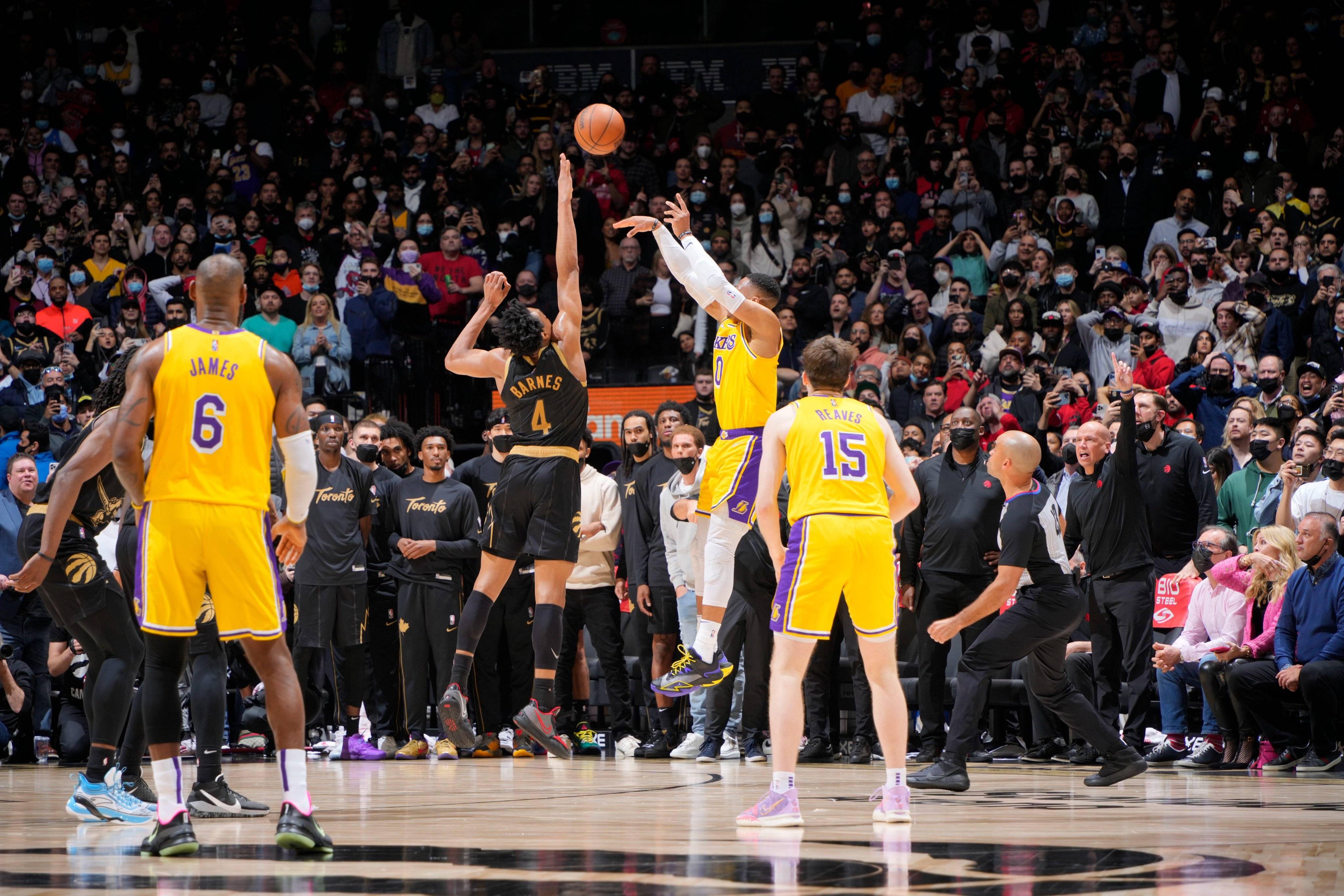 从目前来看,本赛季最佳新秀的最大热门是骑士队内线小将莫布里,他在