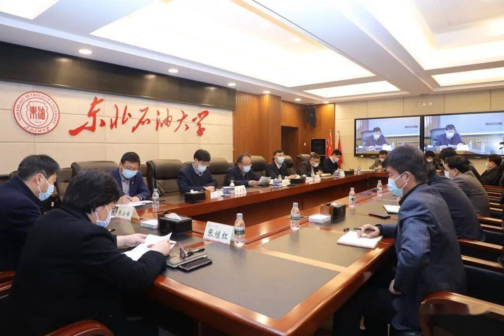 会上,地球科学学院院长张云峰,石油工程学院党委书记张继红分别做了本