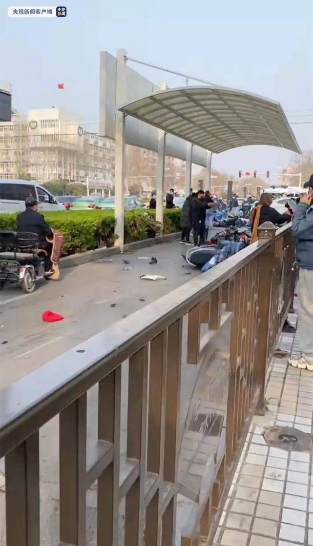 河北邯郸发生一起汽车冲撞人事件