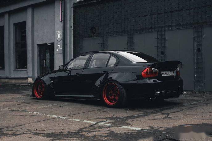 宝马宽体e90黑武士改装案例