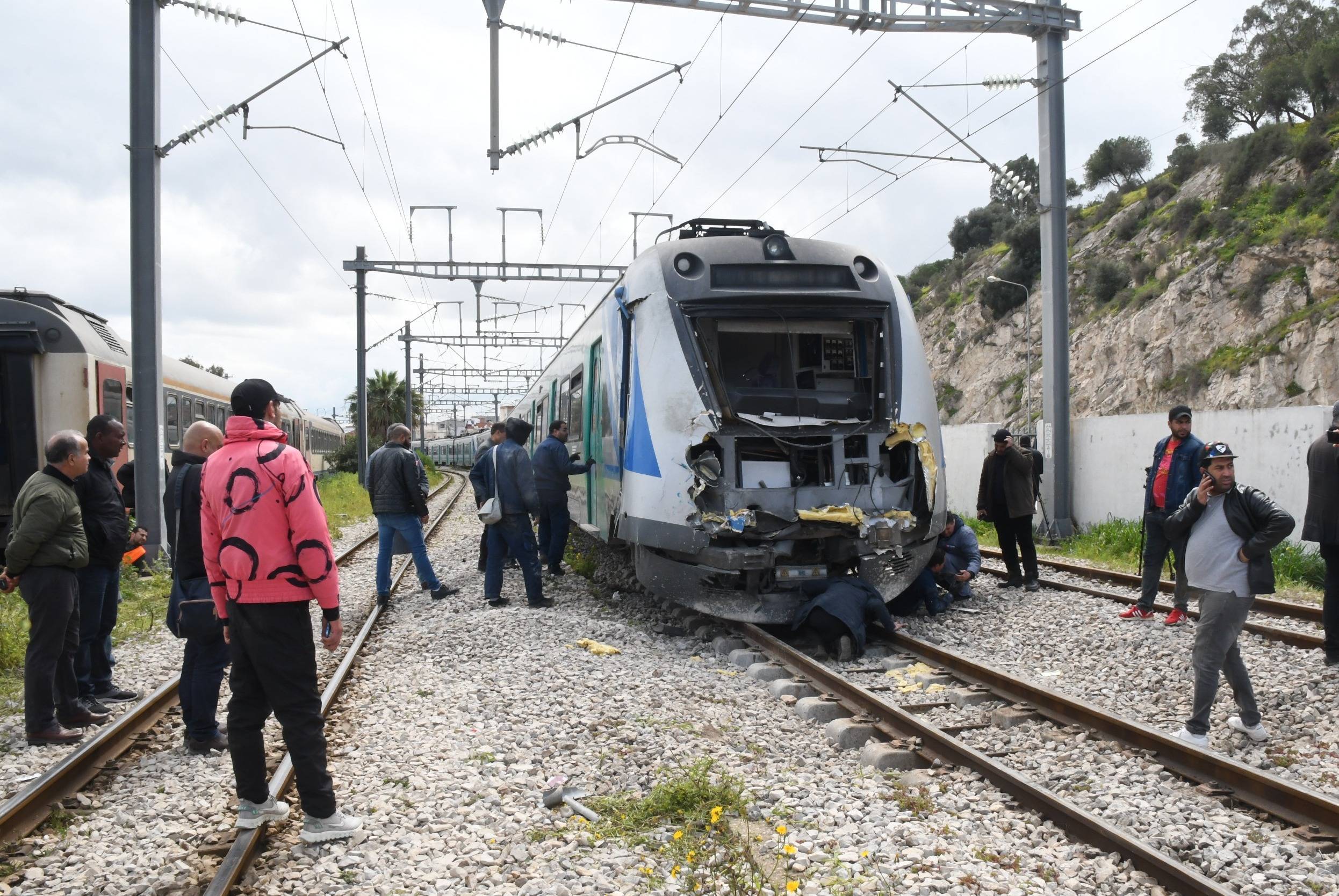突尼斯两列列车相撞造成90多人受伤