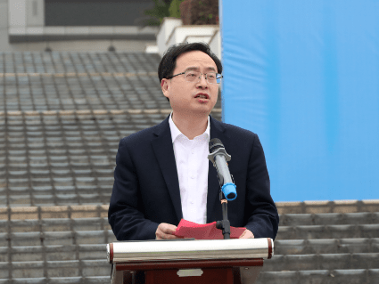 市疫情防控特别机动支队指挥长陈宏鸣带领全体机动队员作战前宣誓动员