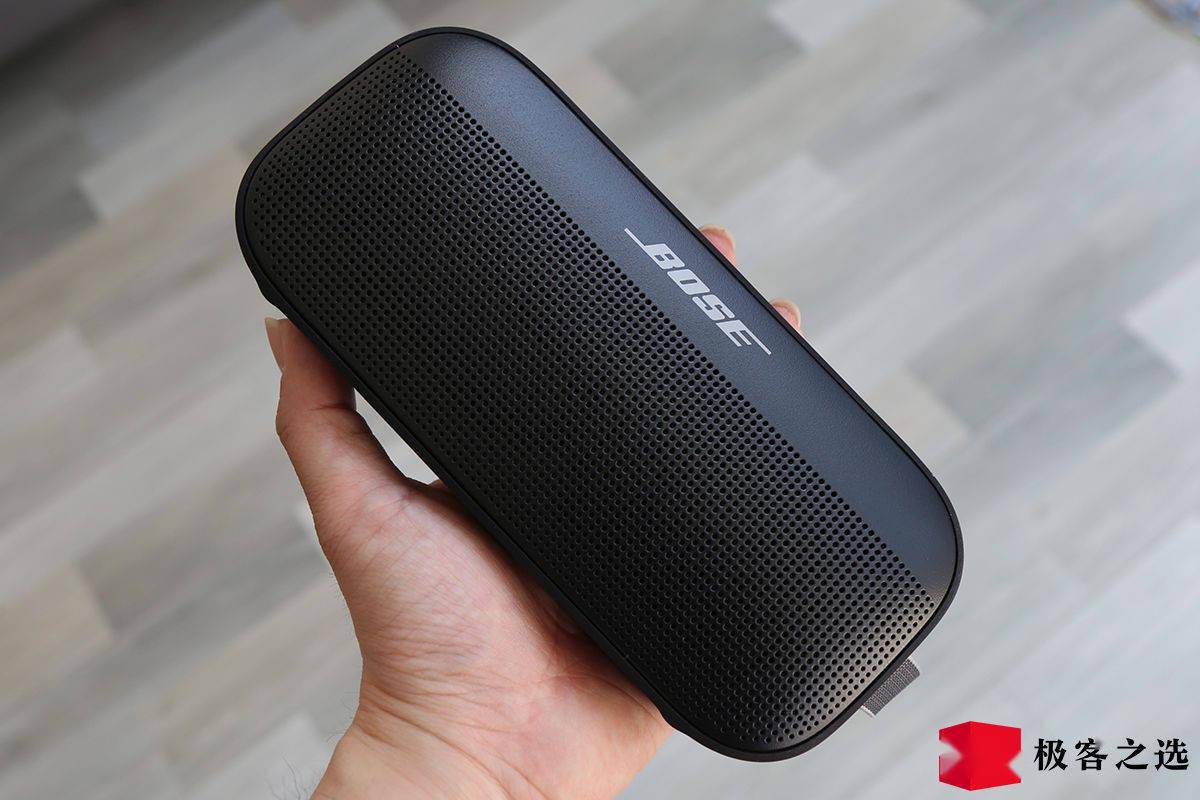 续航|?Bose SoundLink Flex 开箱：好声音长续航，IP67 适应多场景