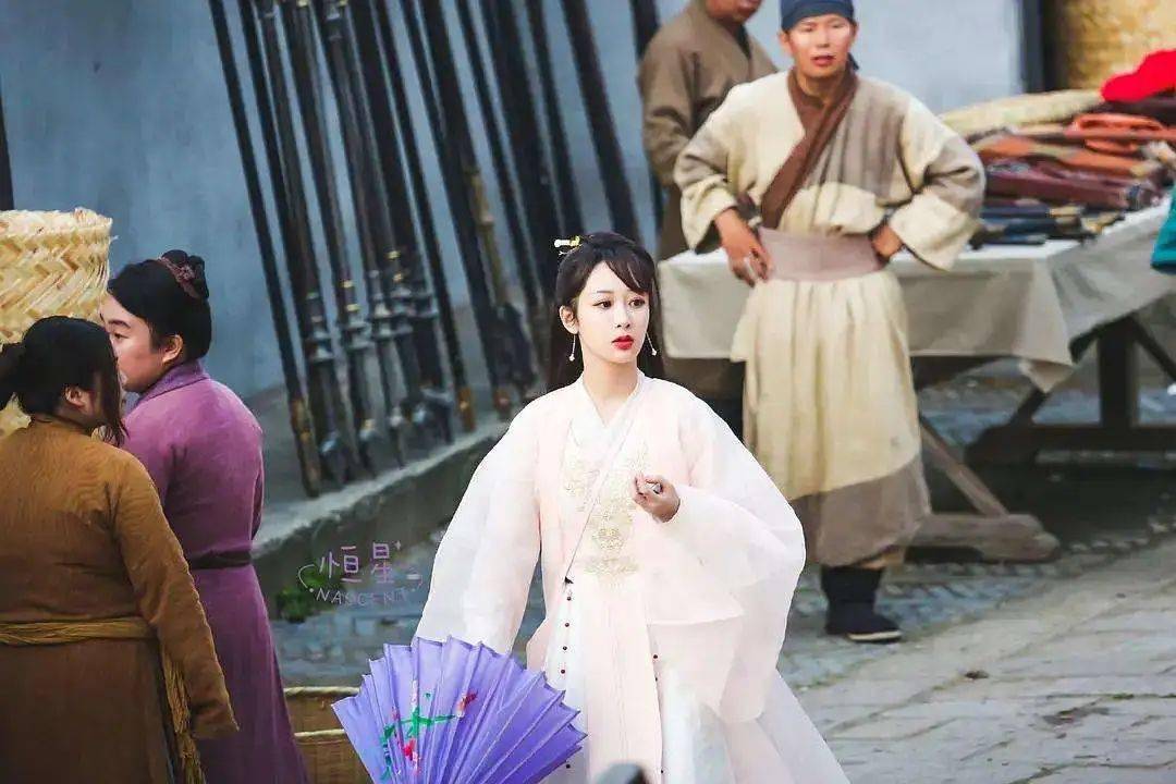 群演曝青簪行重拍感叹杨紫太辛苦男主被曝是林更新