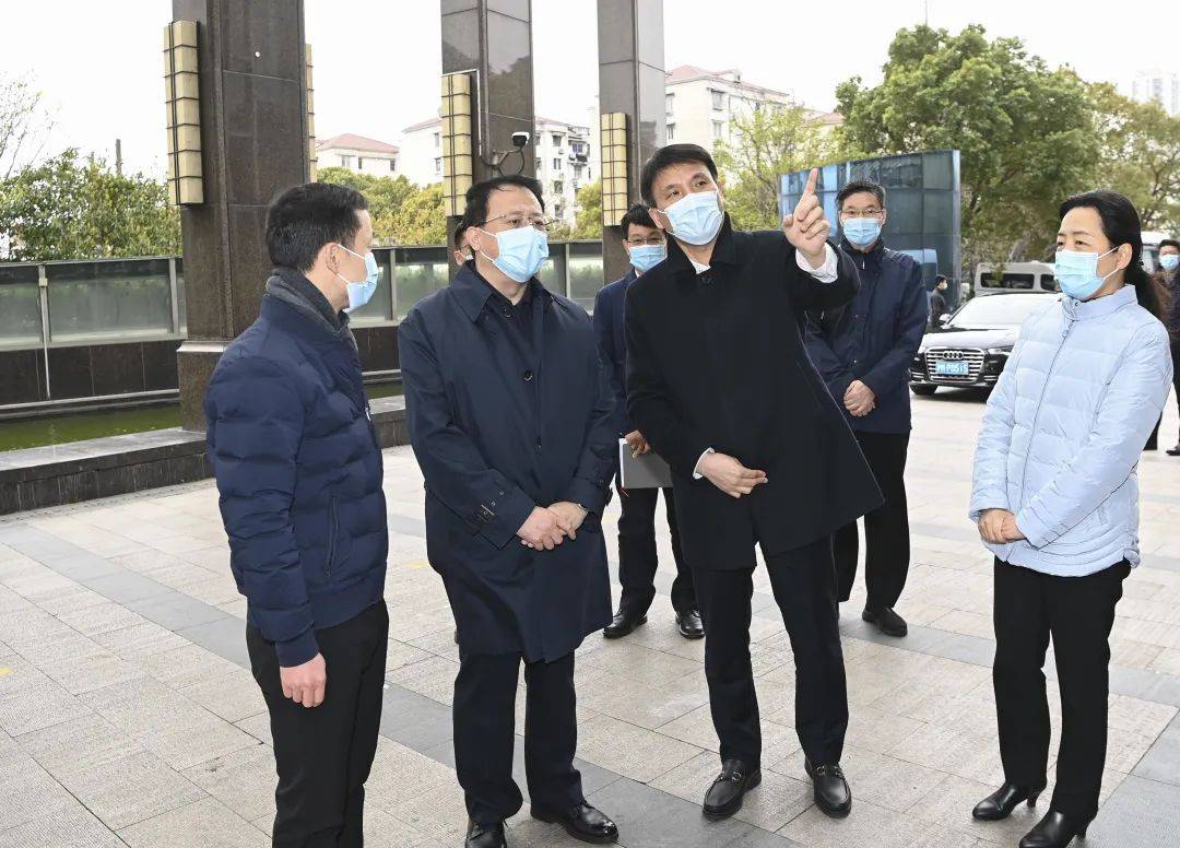 上海本土新增4+977，4天报告超3000例无症状！市长龚正实地检查疫情防控：仍处于吃劲的关键阶段