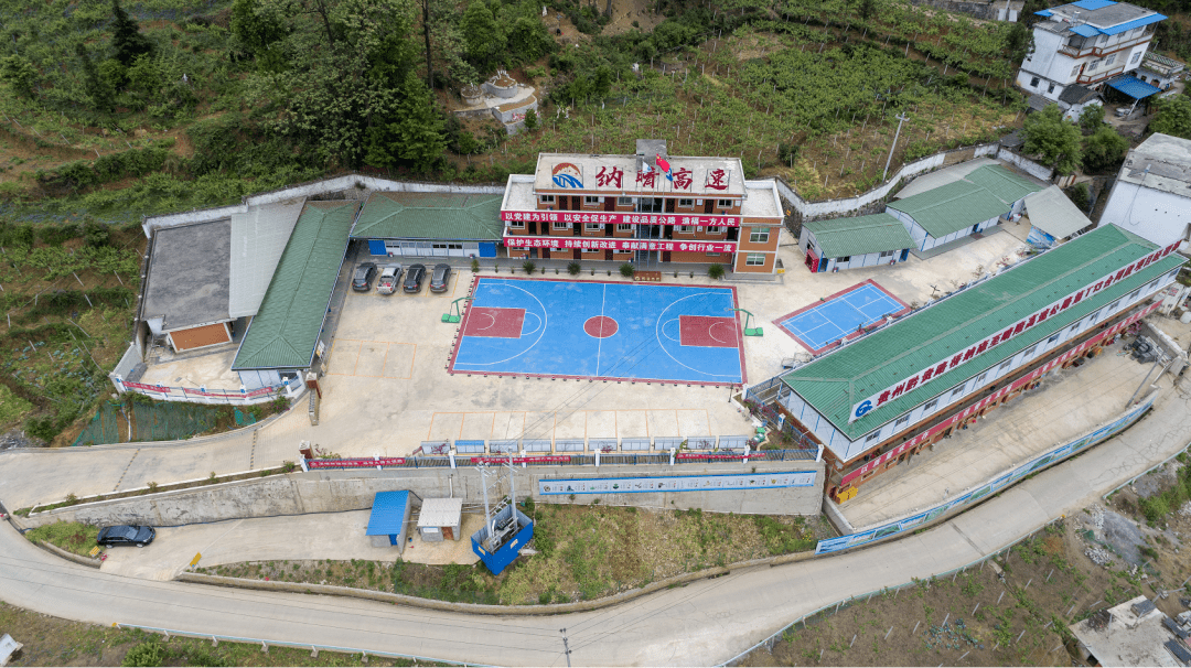 纳晴高速公路是纳雍至兴义高速公路(g7612)的重要组成部分,全长约162