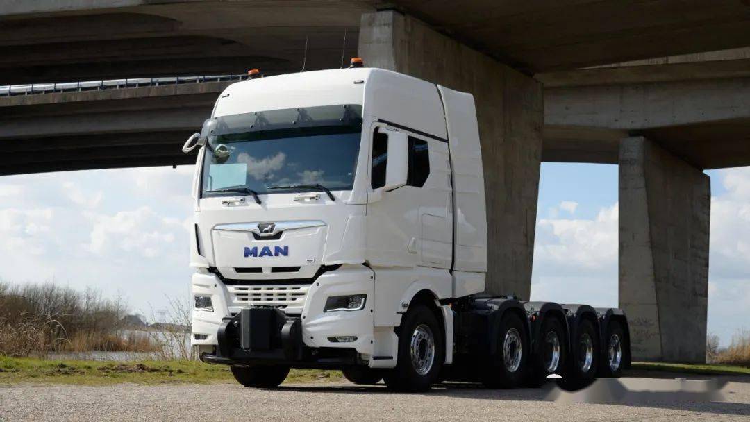 首台10x4五轴全新曼恩大件牵引车wierda改装的tgx52640很暴力