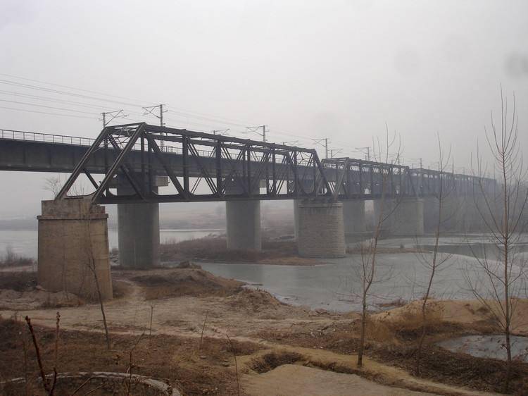 总之,京山线142号大桥是一座既有历史价值,又保持着现实功能的备用