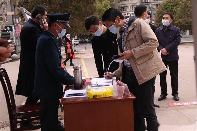 维稳办主任张平在常德市教育局党组书记,局长,二级巡视员胡祖国,党组
