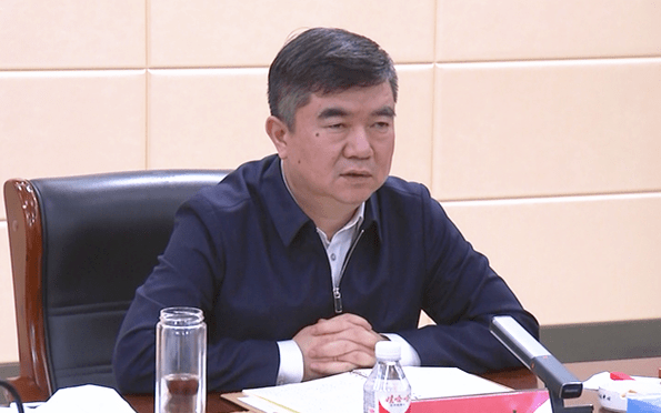 3月24日凌晨,区委书记陈延杰主持召开疫情防控工作调度会,路军强