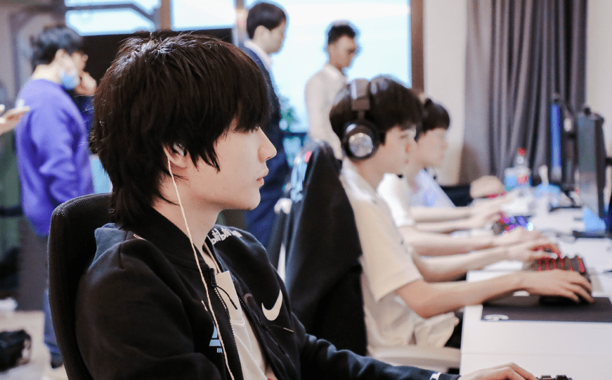 lpl春季赛排行榜_LPL春季赛常规赛V5荣登榜首,季后赛敲响战鼓