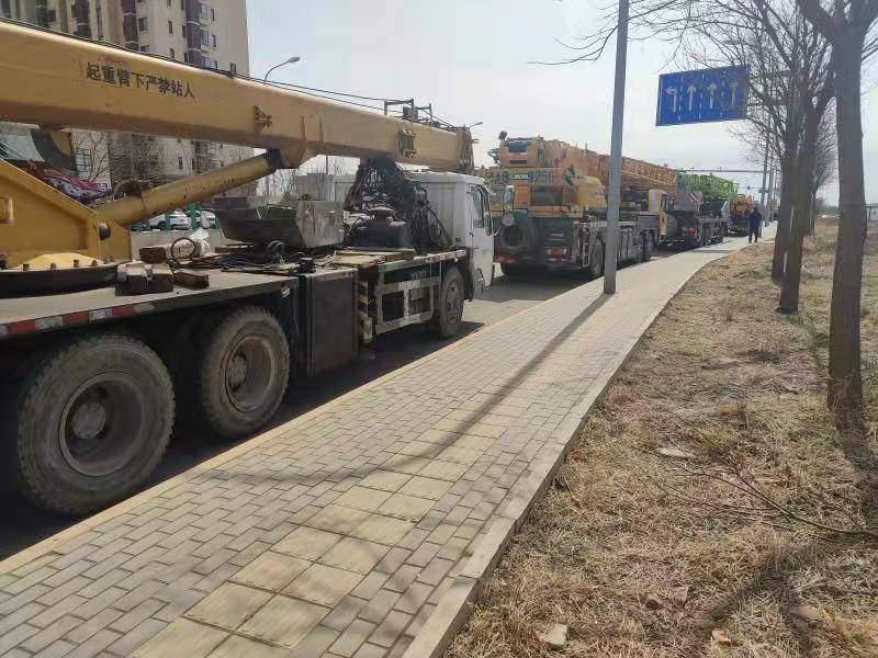 这些挡道儿的路障该清理了_机动车_居民_左家庄