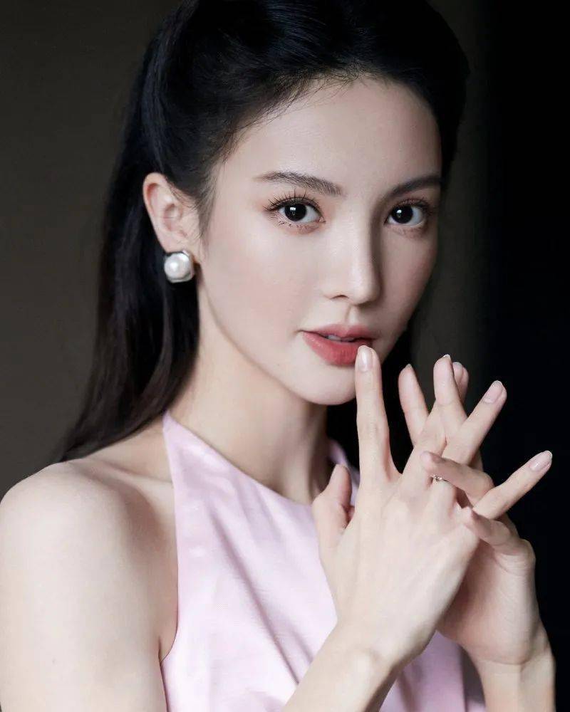 亮片有卧蚕的女生也太好看了吧!看看鞠婧祎、金晨的卧蚕妆,果然是楚楚动人!