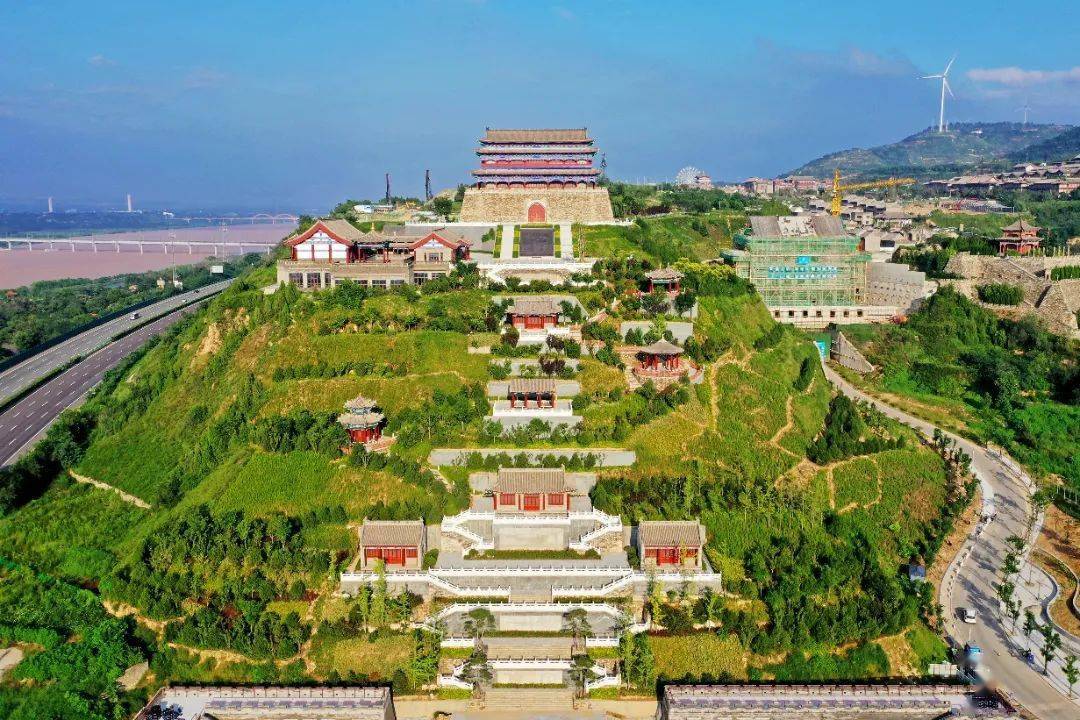 慢慢地走慢慢地游让我的灵魂在这灯光里沉醉沉醉在浪漫的潼关东山古城