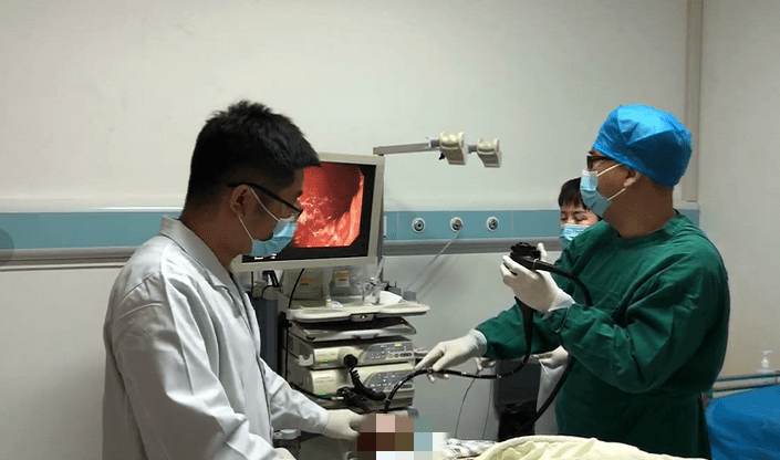 严明权会诊后建议对其施行经皮胃镜下胃造瘘术