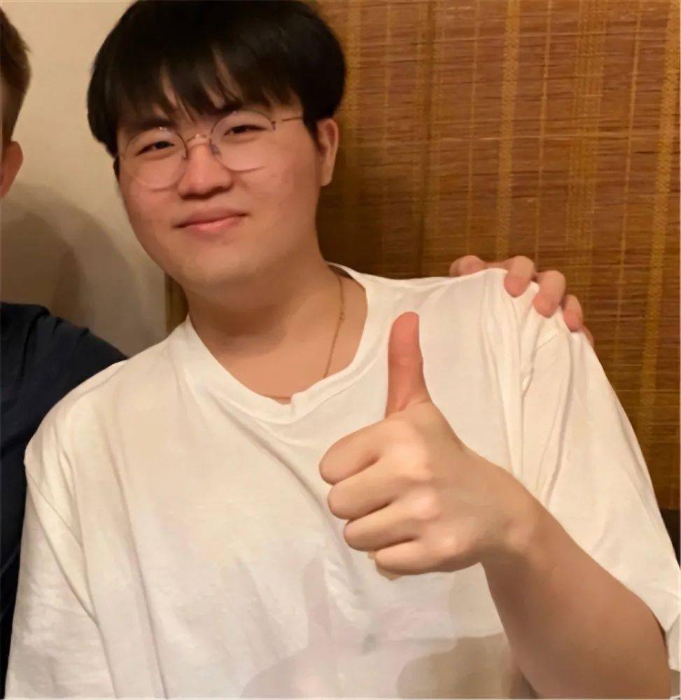姿态现场开团:我想颁给他一个最佳教练_战队_严君泽_选手