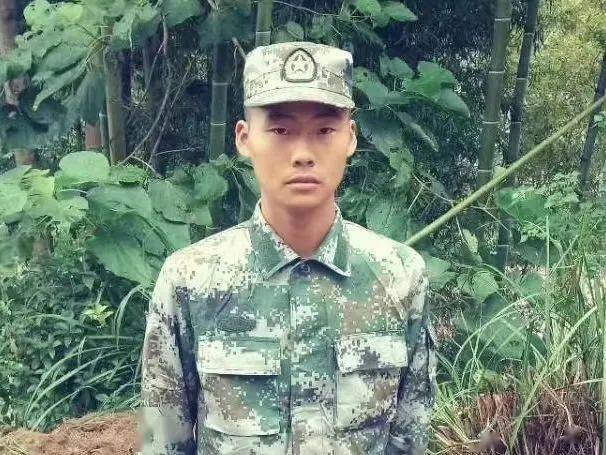 于1998年12月在青海省军区独立步兵团服兵役2年,父亲华鸿湖青年时到河