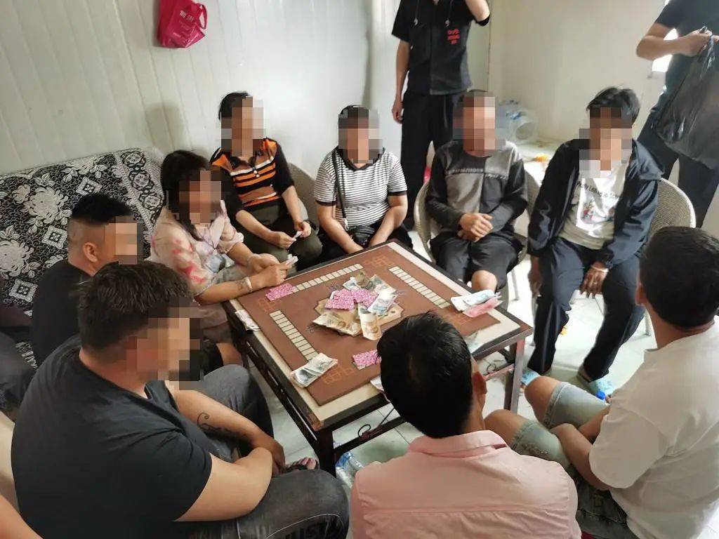 8名赌鬼炸金花被宾川警方一举查获