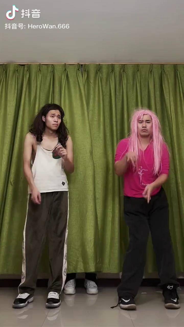 天亮了昨夜女巫用了解药又是一个平安夜swag圣诞舞