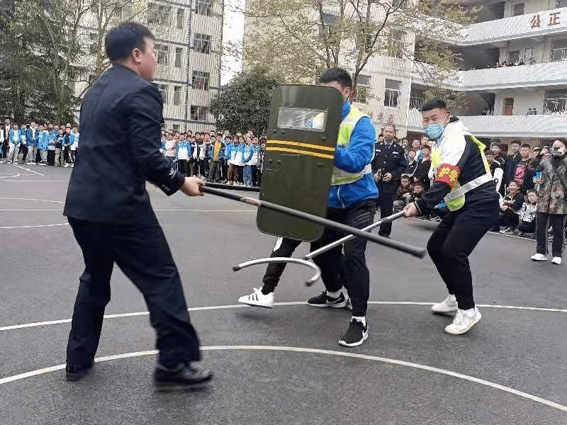 镇雄县长风中学图片