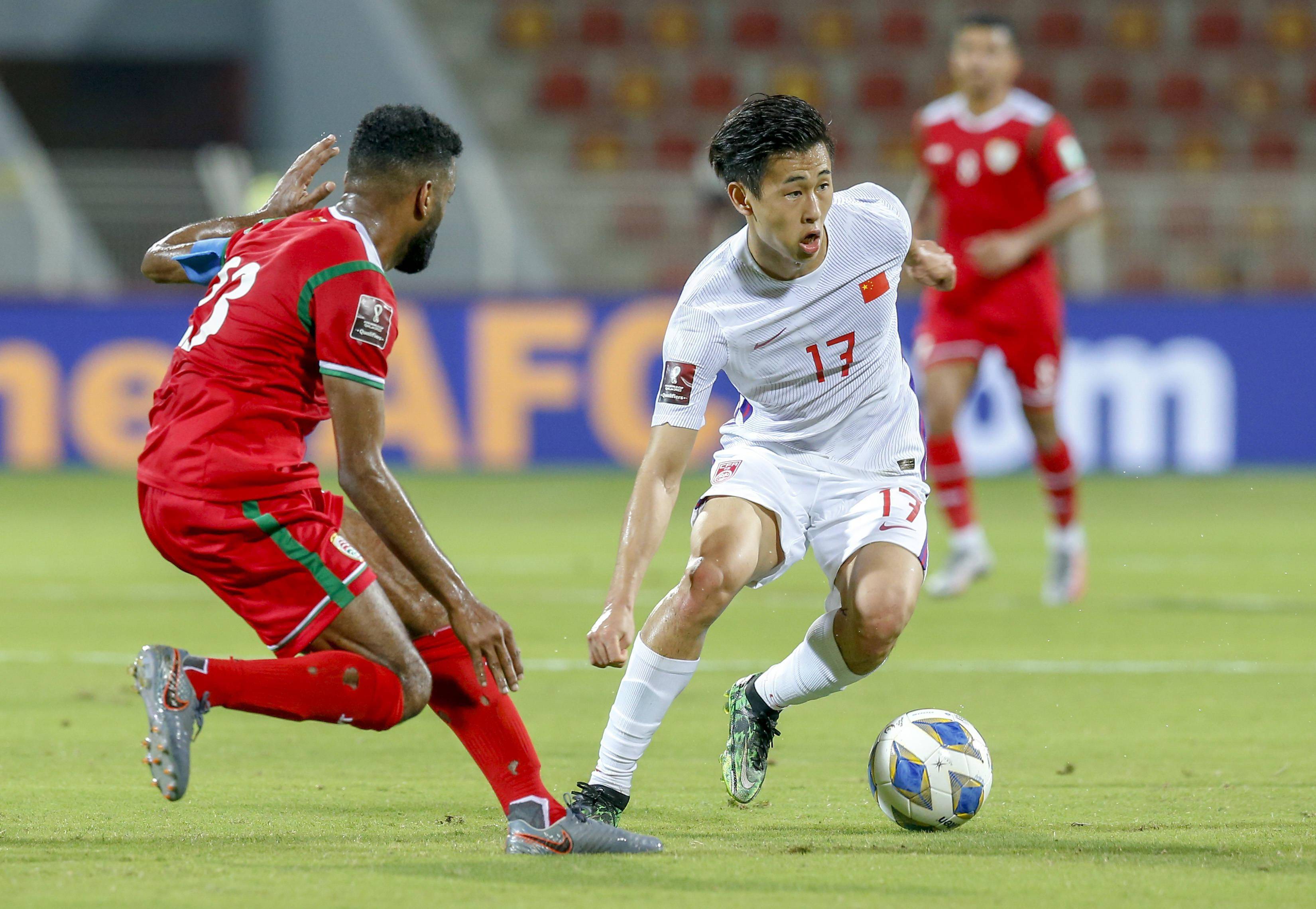 2022卡塔尔世界杯亚洲区12强赛b组第10轮比赛中,中国队以0比2不敌阿曼