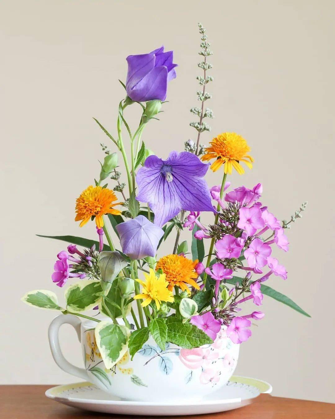 日本花艺大师的的瓶插花作品欣赏