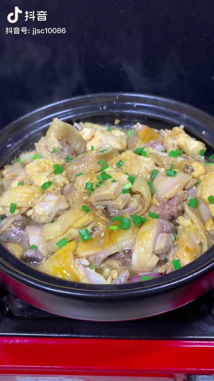 一打开盖就满屋飘香的沙姜焗鸡煲非常好吃盐焗系列