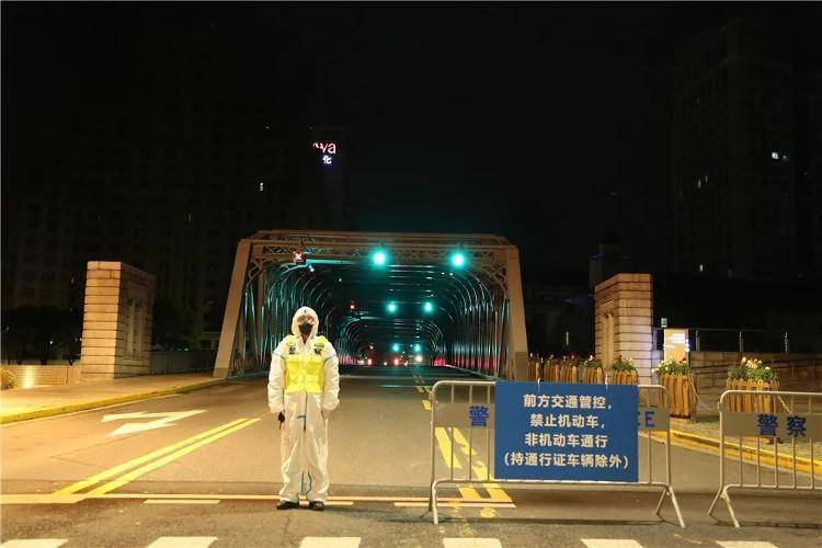 疫情上海街头图片