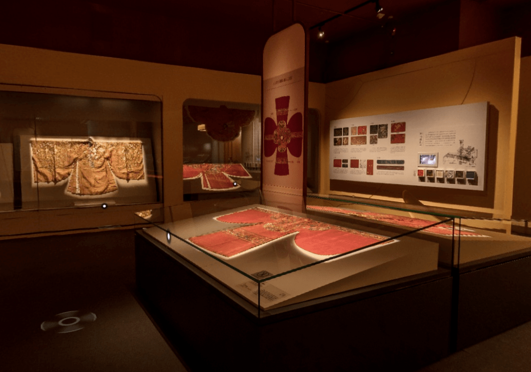 山东博物馆精品展览衣冠大成明代服饰文化展独特的用光方式