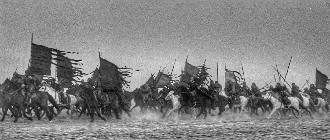 然而,在这些高举"正义"旗帜讨伐秦朝的声音背后,所有的王朝却又全都