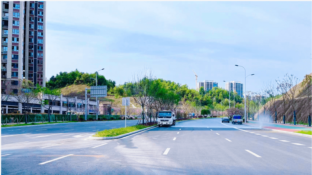 南泥湾路(龚家桥路-道吾山路)是一条南北向的城市主干道,全长1150米