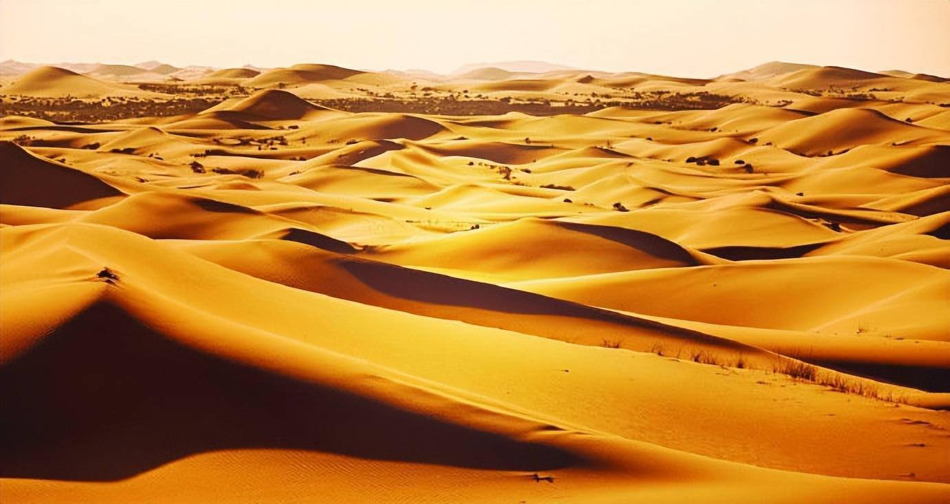 甘肃大漠孤烟古道驼铃雪峰绿洲构成雄浑的西部风光画卷