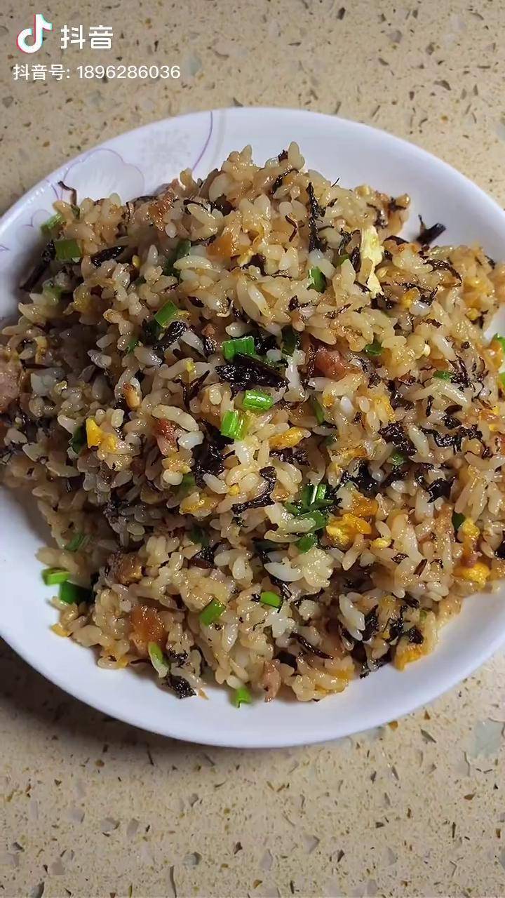 平平淡淡的生活,平平淡淡的梅干菜蛋炒饭,生活不就是如此嘛黄金蛋炒饭