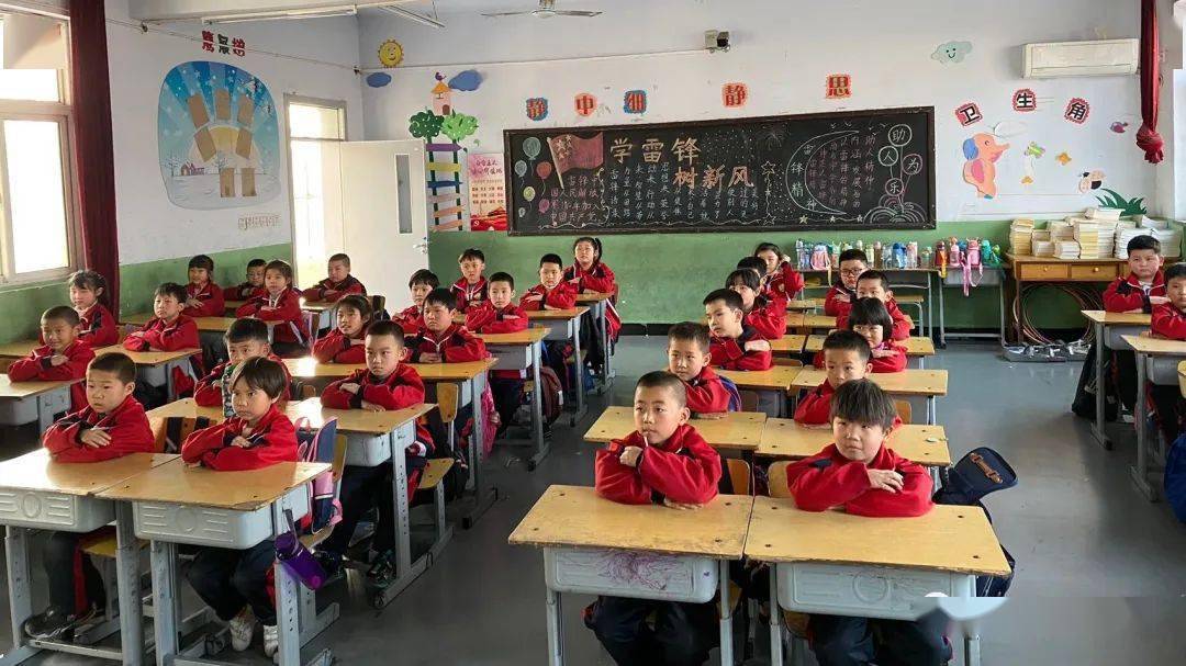 聚英学校小学部开展学雷锋活动月系列活动