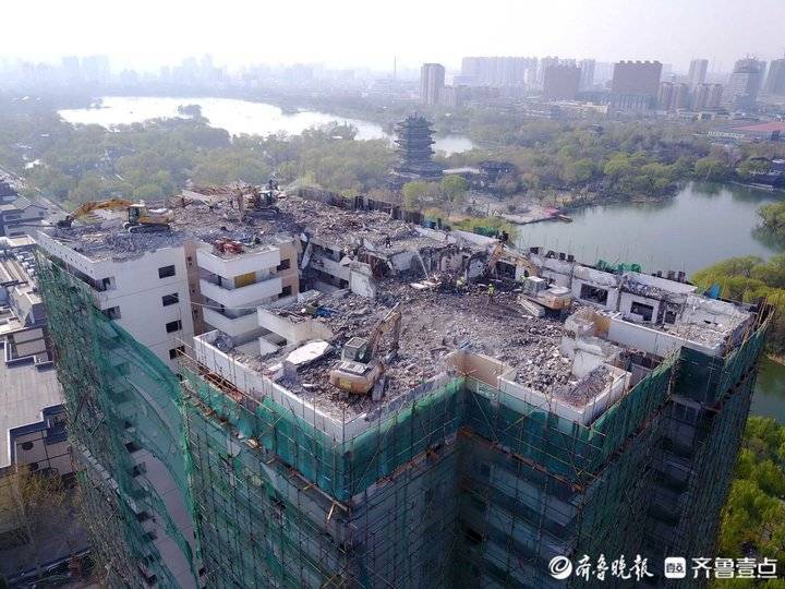 济南大明湖南侧东湖大厦拆除施工最新进展