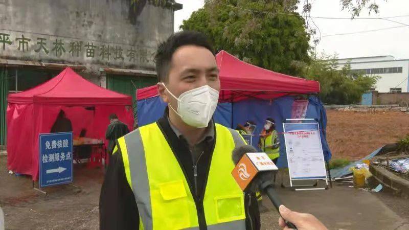 延平区大横镇人武部长 王斌这个服务点重点查看外地入(返)延人员的