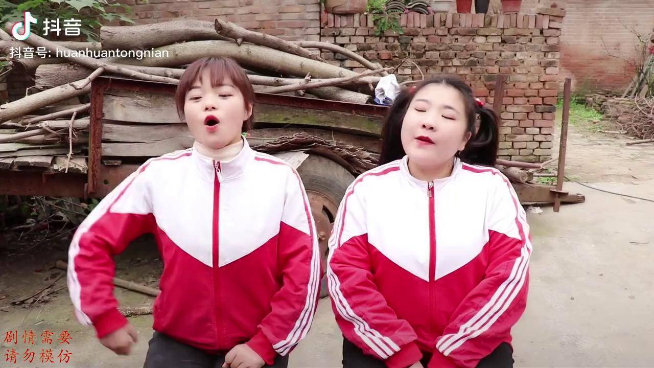 小伙伴们一起玩看图识人物欢欢竟然说奥特曼穿拉拉裤太逗了